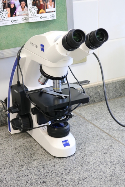Microscópio Zeiss Primo Star